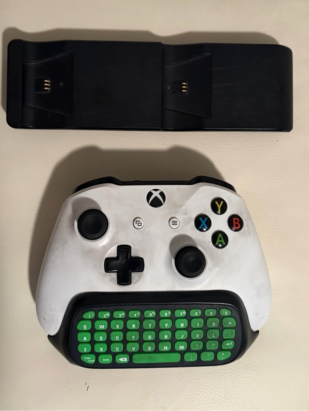 Xbox One Controller + keyboard & charger